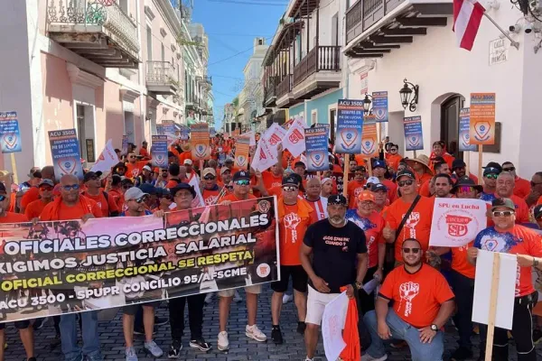 Members of SPUPR rallied for pay increases in San Juan. Photo credit: SPUPR/AFSCME Council 95.